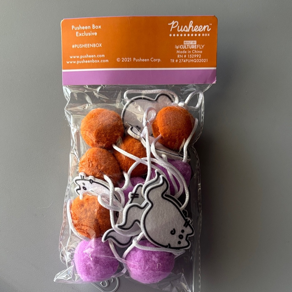 Pusheen Pom-Pom Garland